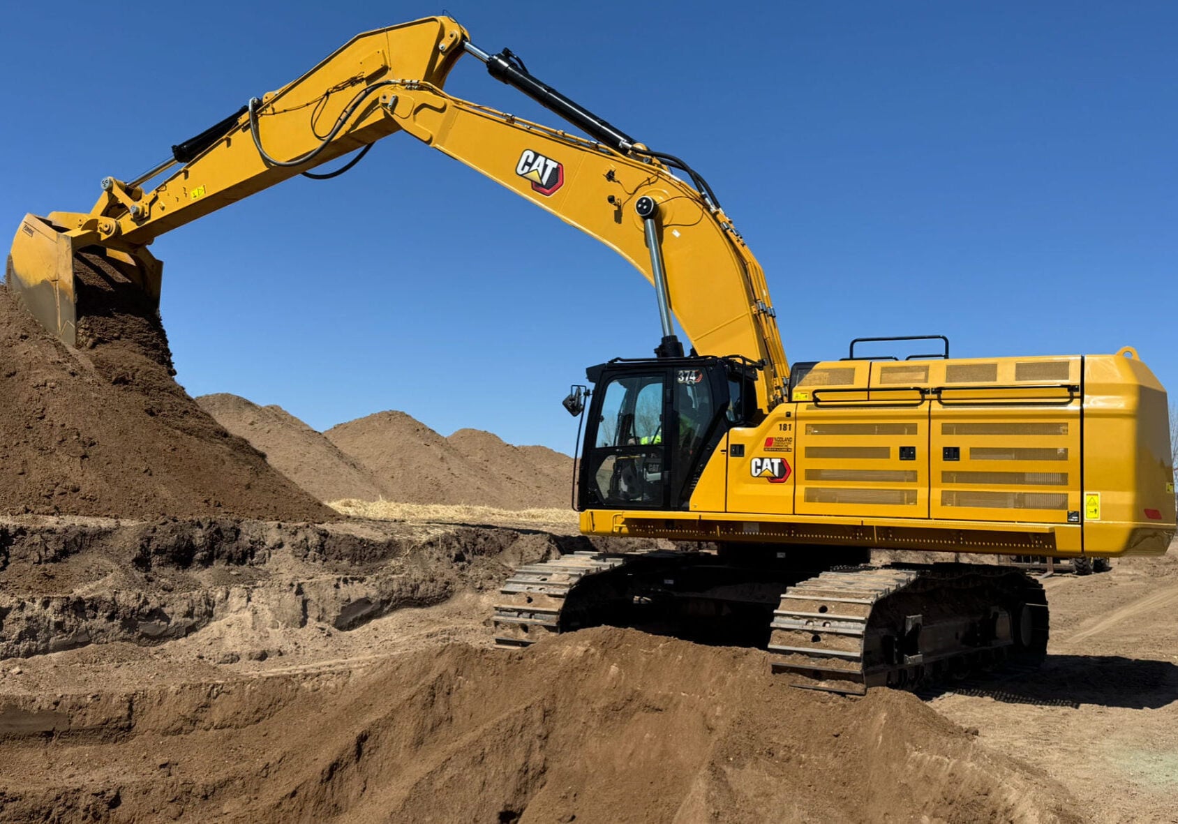 Nodland Construction excavator moving dirt for Vermillion Commons in Farmington, MN